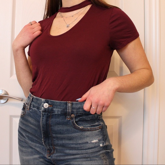 V-Neck Choker Top in Maroon - Picture 4 of 4